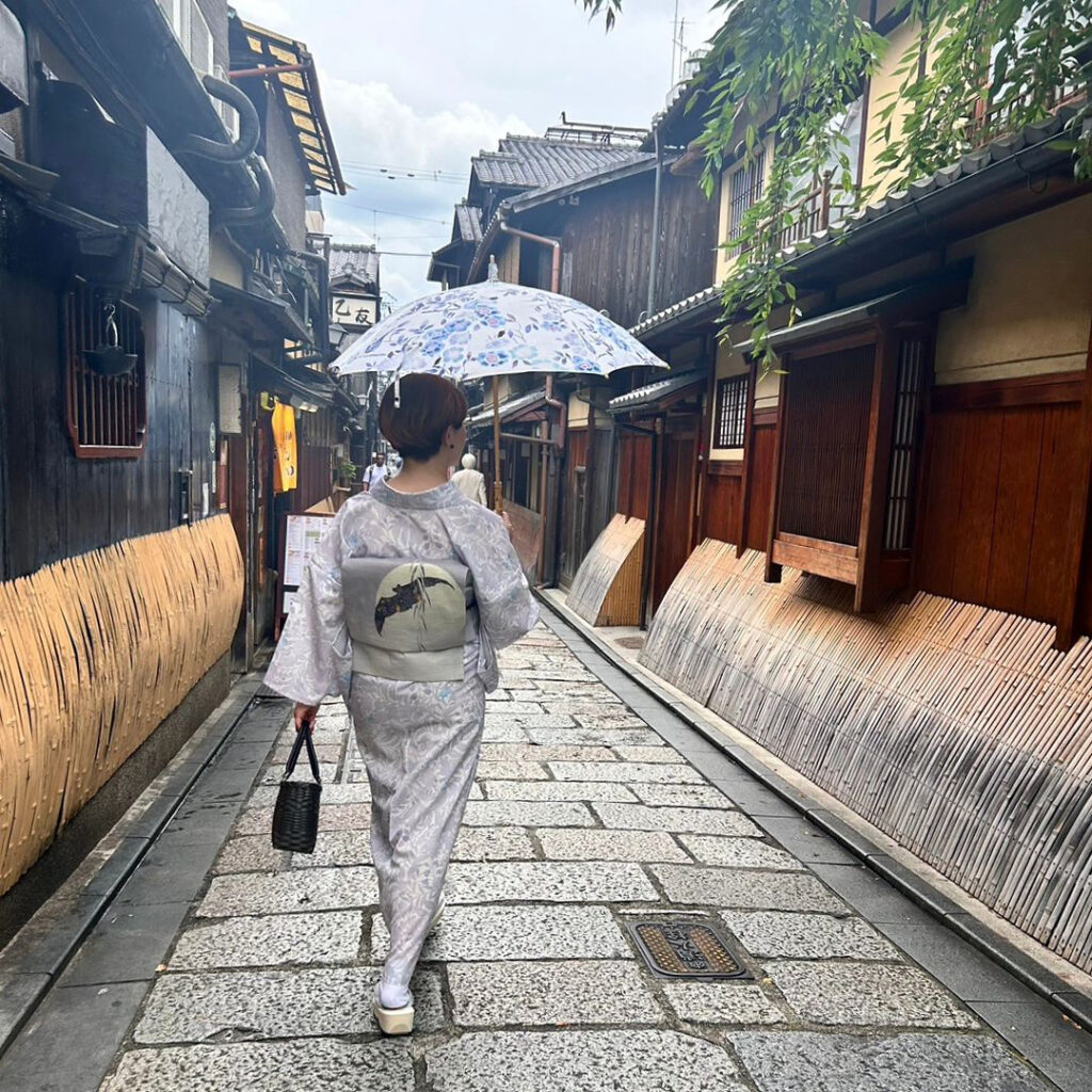 ●夏着物「花サラサ」×麻京袋帯「鬼火」