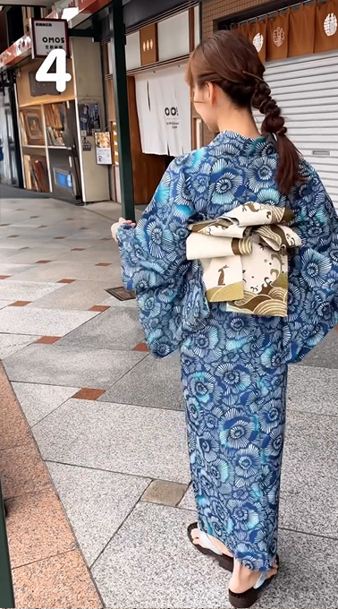 ④個性的な浴衣に物語を描いた半巾帯